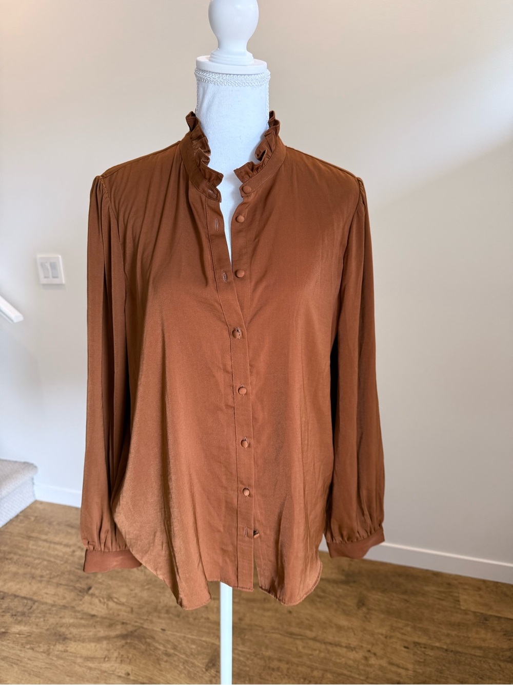 Banana Republic Button Down Shirt Business Casual Romantic Victorian size Large